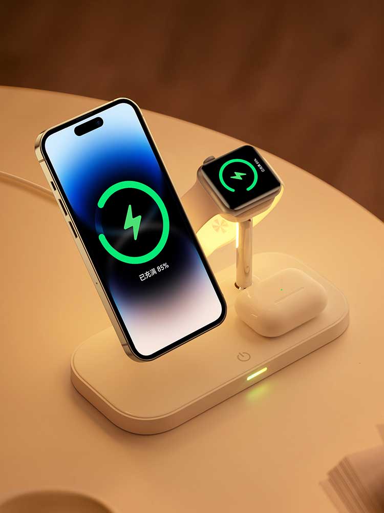 MagLight 3-in-1 charger with light
